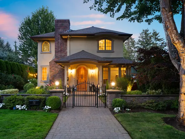 752 E Ave, Lake Oswego, OR 97034-2247