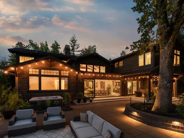 2500 Glen Eagles Rd, Lake Oswego, OR 97034-2766