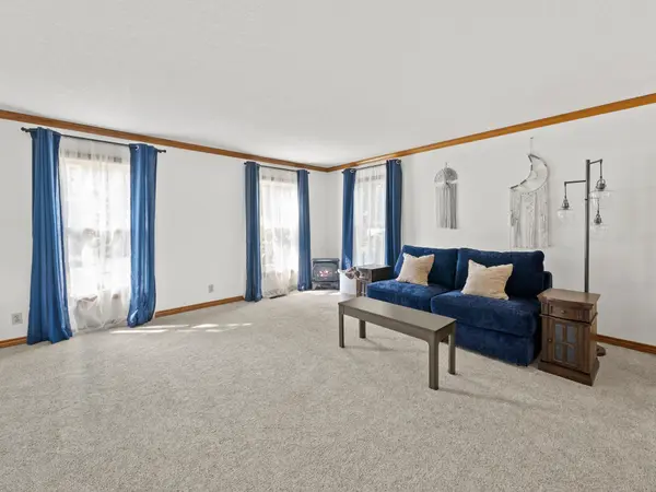 5754 Charles Cir, Lake Oswego, OR 97035-8710