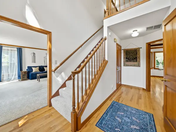 5754 Charles Cir, Lake Oswego, OR 97035-8710