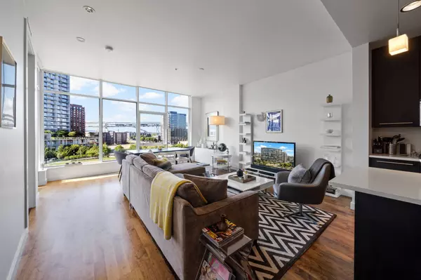 949 NW Overton St #608, Portland, OR 97209-3198