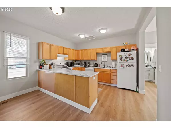 401 4TH ST, Oregon City, OR 97045