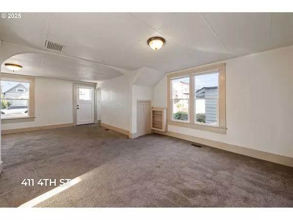 411 4TH ST, Oregon City, OR 97045