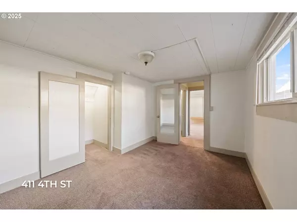 411 4TH ST, Oregon City, OR 97045