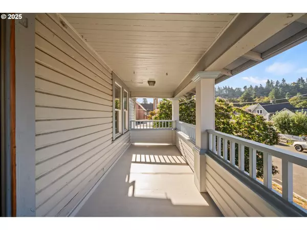 411 4TH ST, Oregon City, OR 97045