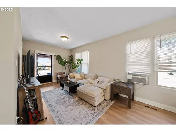 401 4TH ST, Oregon City, OR 97045