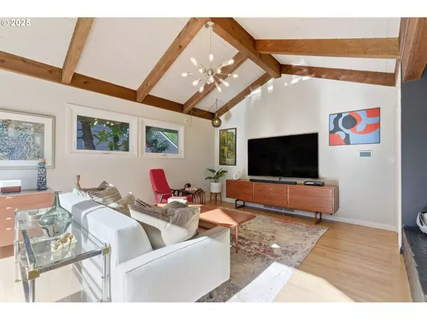 2703 GLEN EAGLES RD, Lake Oswego, OR 97034