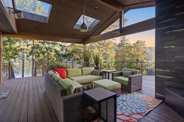 1592 View Lake Ct, Lake Oswego, OR 97034-3770