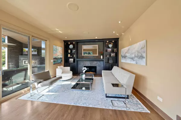 1592 View Lake Ct, Lake Oswego, OR 97034-3770