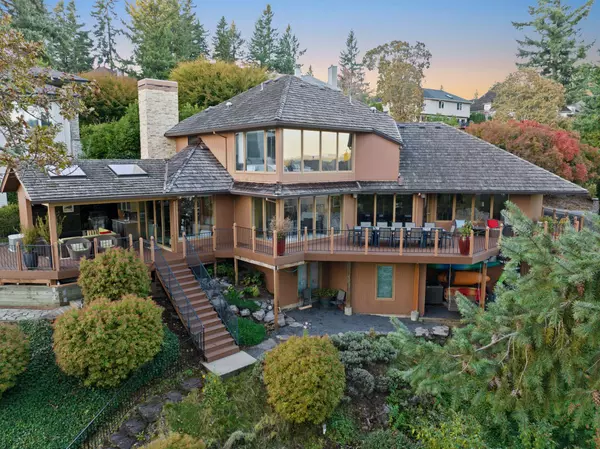 1592 View Lake Ct, Lake Oswego, OR 97034-3770