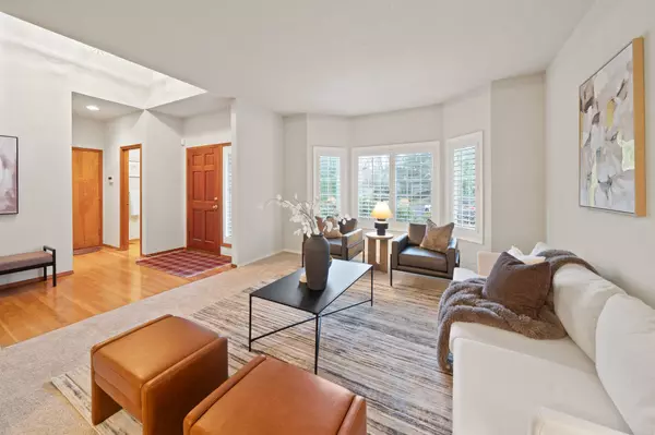 14390 Camden Ln, Lake Oswego, OR 97035-8744