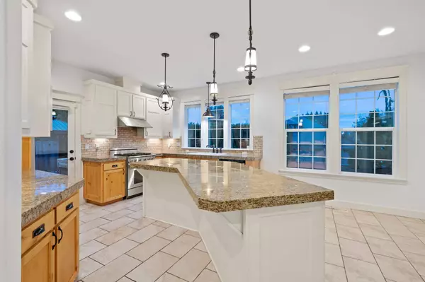 978 N Alder St, Canby, OR 97013-3369