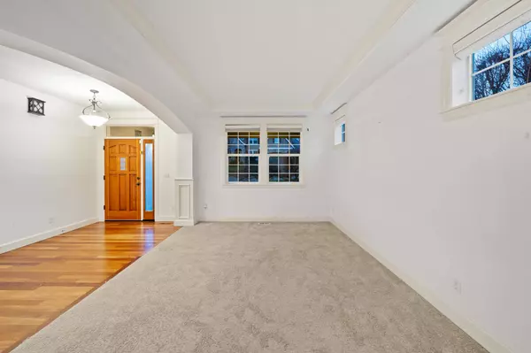 978 N Alder St, Canby, OR 97013-3369