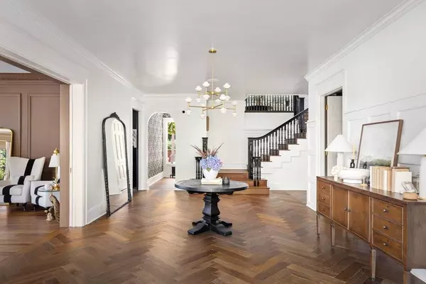 11175 S Riverwood Rd, Portland, OR 97219-8443