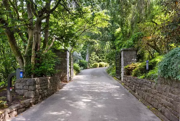 11175 S Riverwood Rd, Portland, OR 97219-8443