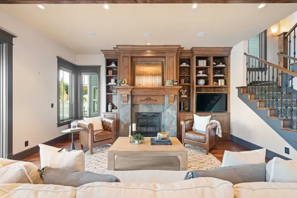 100 3rd St, Lake Oswego, OR 97034-3018