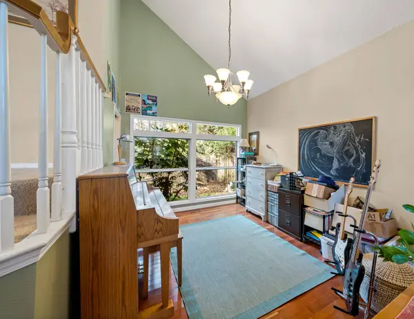 5300 Coventry Ct, Lake Oswego, OR 97035-8741