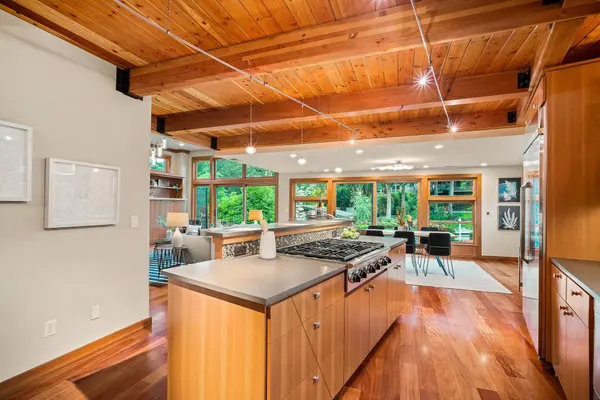 17281 Kelok Rd, Lake Oswego, OR 97034-5669