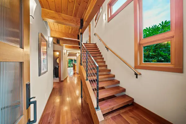 17281 Kelok Rd, Lake Oswego, OR 97034-5669