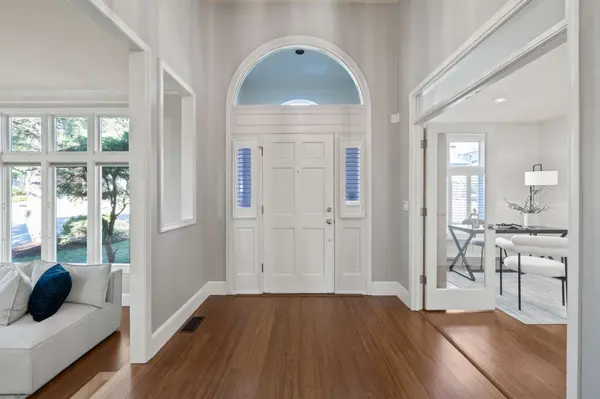 5834 Ridgetop Ct, Lake Oswego, OR 97035-5710