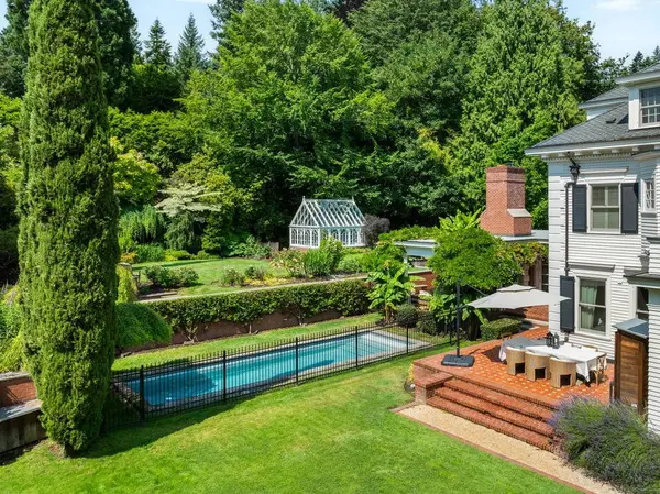 11175 S Riverwood Rd, Portland, OR 97219-8443