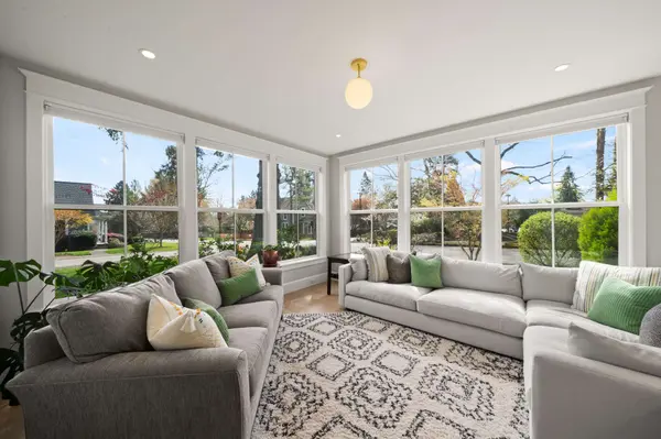 804 4th St, Lake Oswego, OR 97034-2306