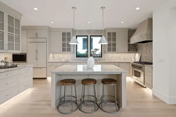 555 6th St, Lake Oswego, OR 97034-2903