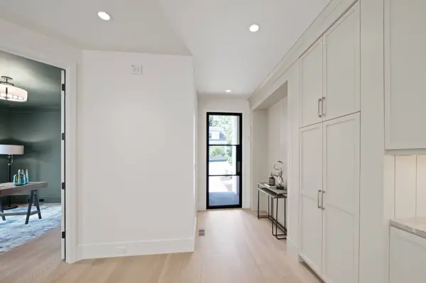 555 6th St, Lake Oswego, OR 97034-2903