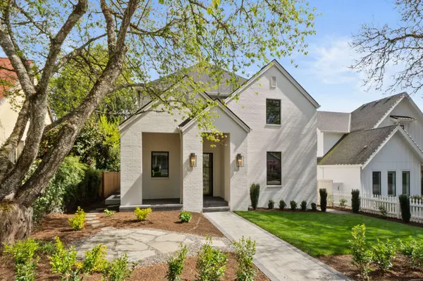 555 6th St, Lake Oswego, OR 97034-2903