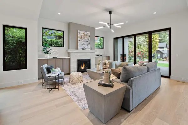 530 8th St, Lake Oswego, OR 97034-2911