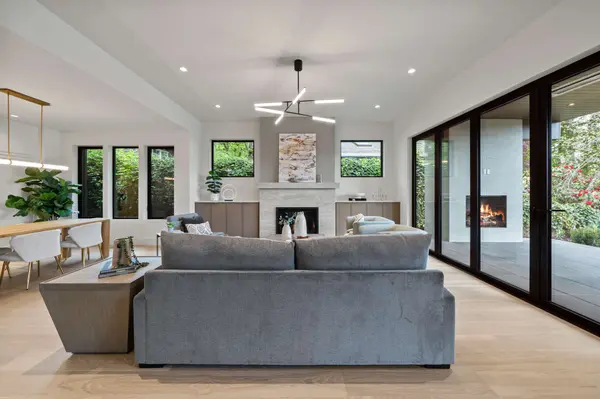 530 8th St, Lake Oswego, OR 97034-2911