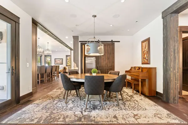 31553 SW Isle Way Ln, West Linn, OR 97068-9409