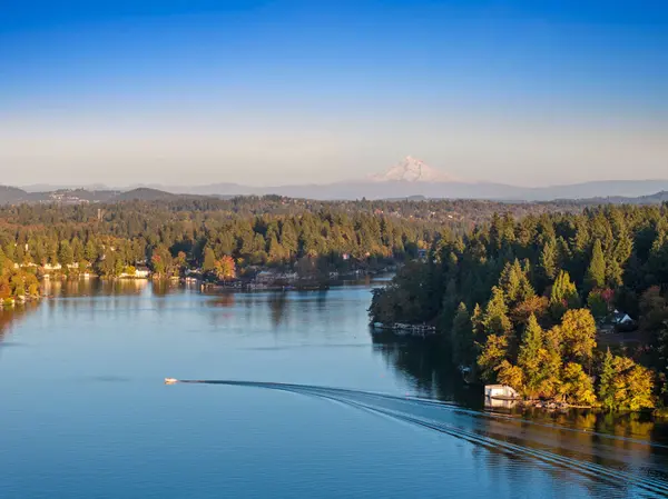 1600 View Lake Ct, Lake Oswego, OR 97034-3726