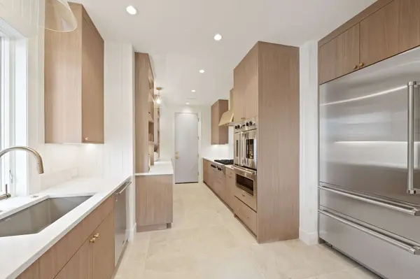 2988 Lakeview Blvd, Lake Oswego, OR 97035-3648
