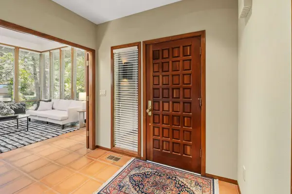 4273 Sundew Ct, Lake Oswego, OR 97035-1828
