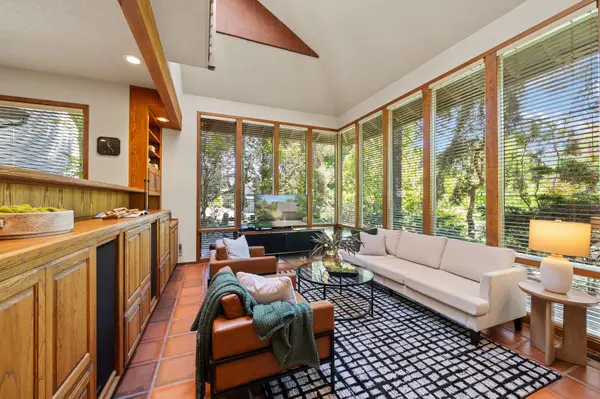 4273 Sundew Ct, Lake Oswego, OR 97035-1828