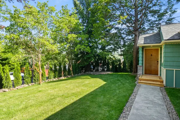 4575 SW Dogwood Ln, Portland, OR 97225-2042