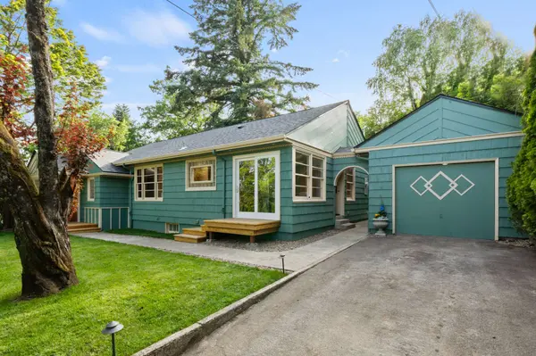 4575 SW Dogwood Ln, Portland, OR 97225-2042
