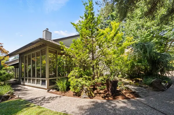 4273 Sundew Ct, Lake Oswego, OR 97035-1828