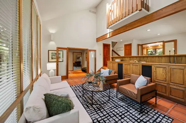 4273 Sundew Ct, Lake Oswego, OR 97035-1828