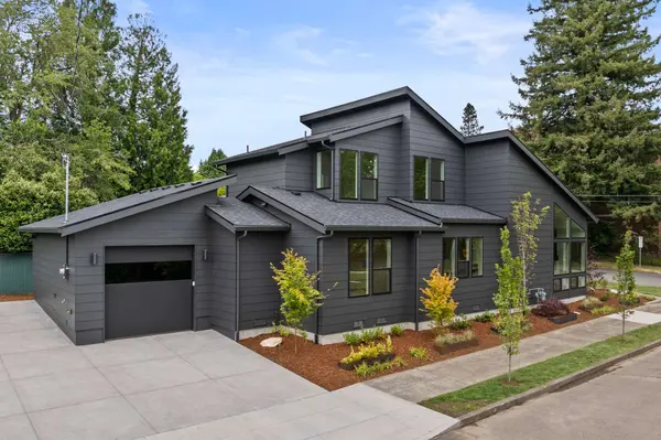 4011 NE 17th Ave, Portland, OR 97212-1338