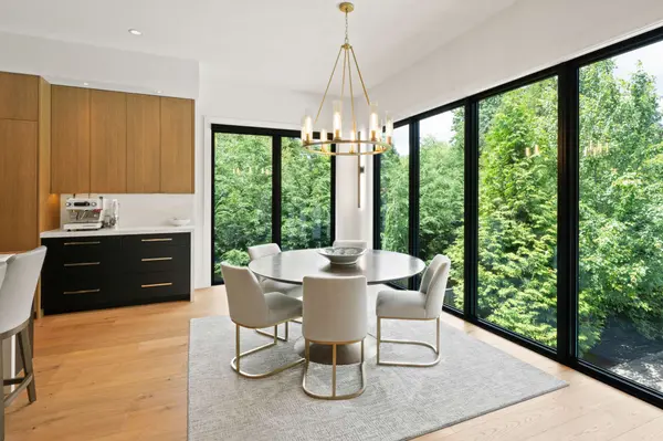 1289 Chandler Rd, Lake Oswego, OR 97034-2805