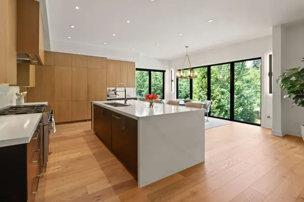 1289 Chandler Rd, Lake Oswego, OR 97034-2805