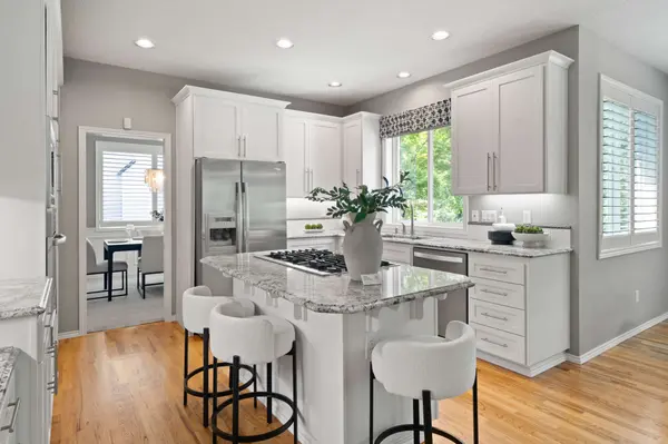 4896 Hastings Dr, Lake Oswego, OR 97035-5750