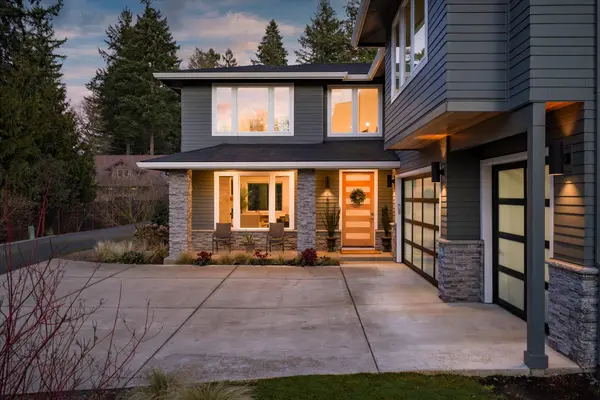 15986 Parker Rd, Lake Oswego, OR 97035-4032
