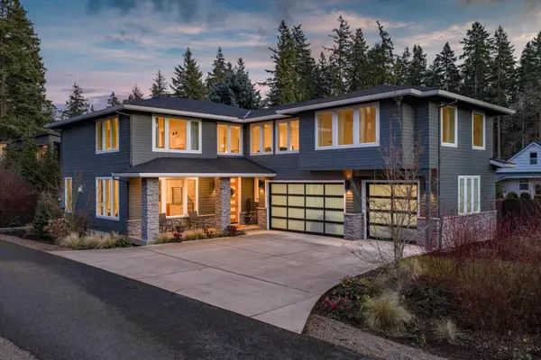 15986 Parker Rd, Lake Oswego, OR 97035-4032