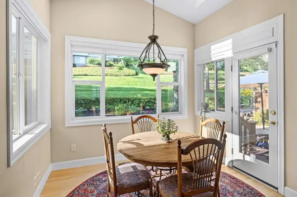 4735 Amherst Ct, Lake Oswego, OR 97035-5387
