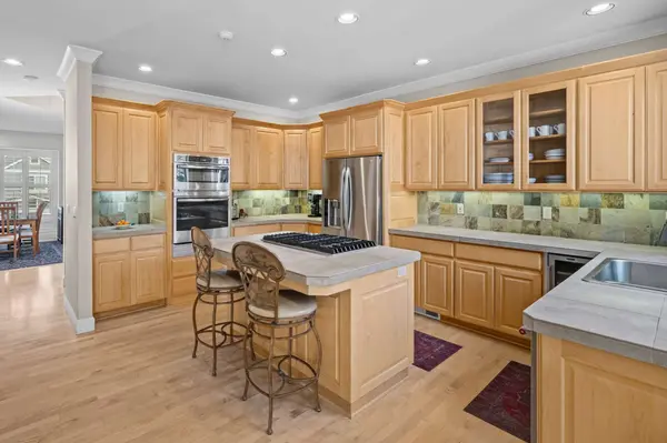 4735 Amherst Ct, Lake Oswego, OR 97035-5387