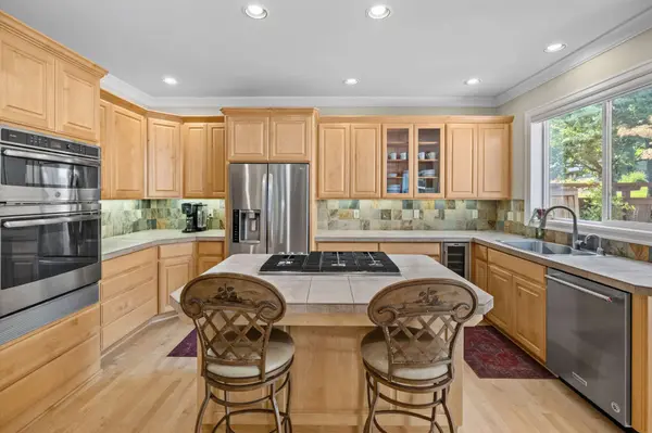 4735 Amherst Ct, Lake Oswego, OR 97035-5387
