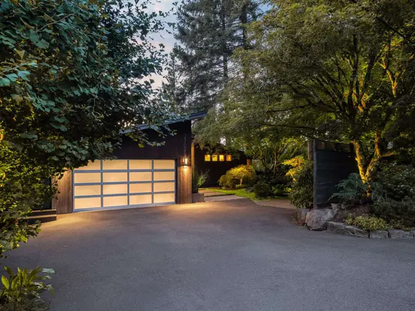 2707 South Shore Blvd, Lake Oswego, OR 97034-5765